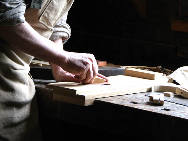 Nacemos de la influencia y formación  heredada en el sector de la <strong>carpintería de madera y ebanistería  en Bargota.</strong>